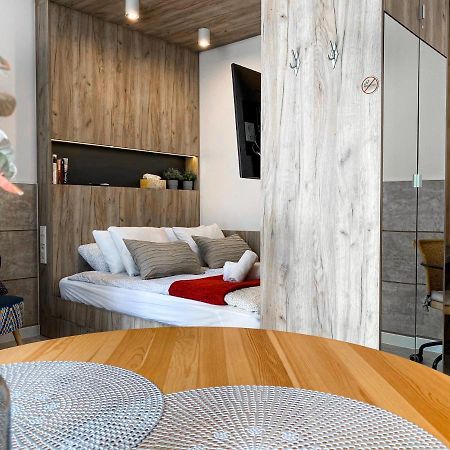 Beautiful Studio For Couples With Air Conditioning - Old Town & Main Station Krasków Exterior foto
