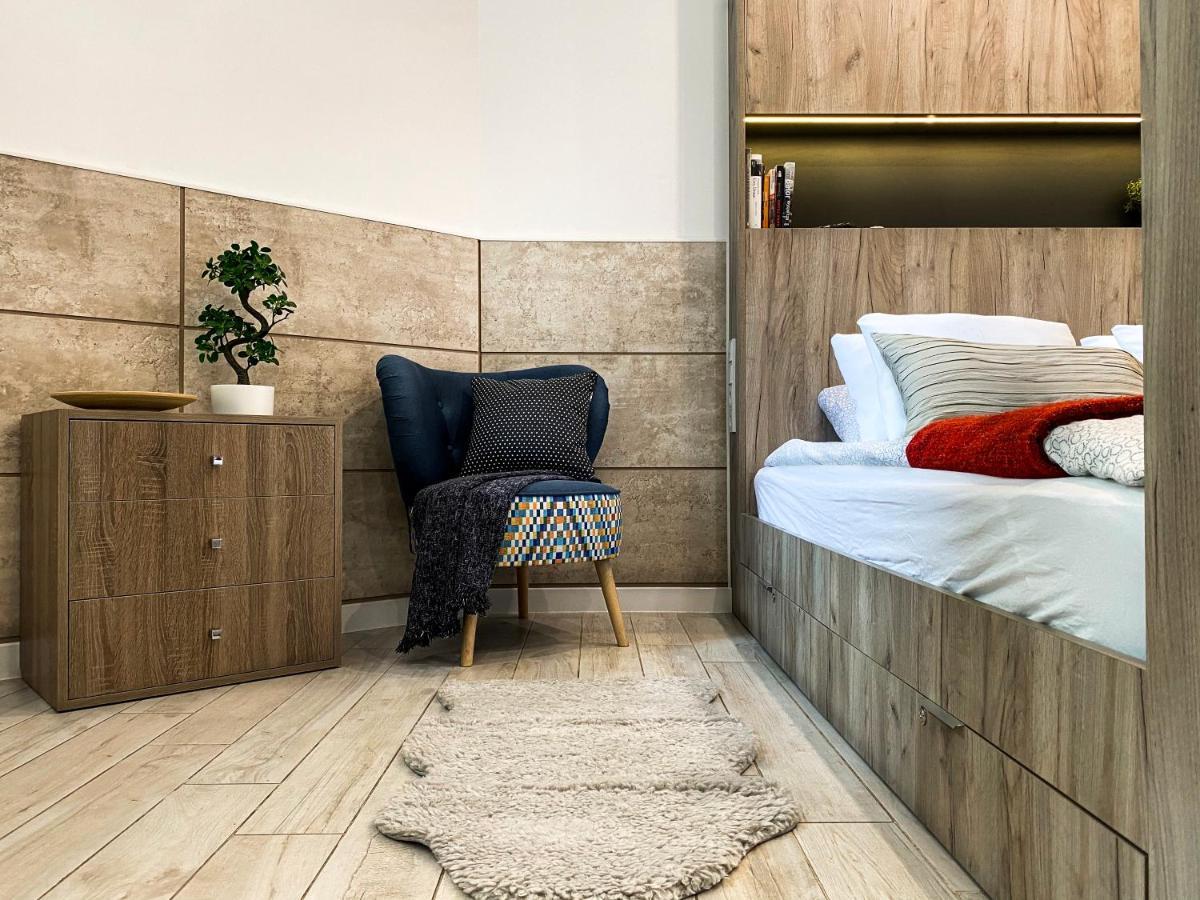 Beautiful Studio For Couples With Air Conditioning - Old Town & Main Station Krasków Exterior foto