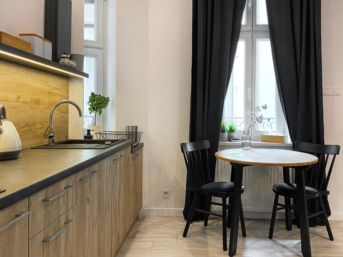 Beautiful Studio For Couples With Air Conditioning - Old Town & Main Station Krasków Exterior foto